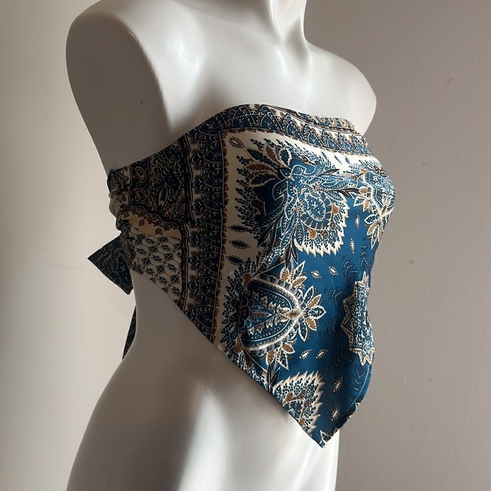 Crop top  - Picture 3 of 11